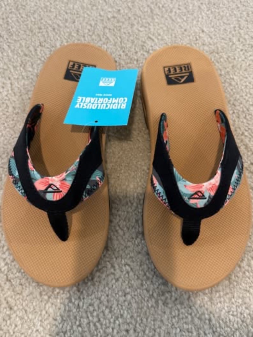 NWT Reef Fanning Hibiscus Flip Flops Sandals Women’s Size 8